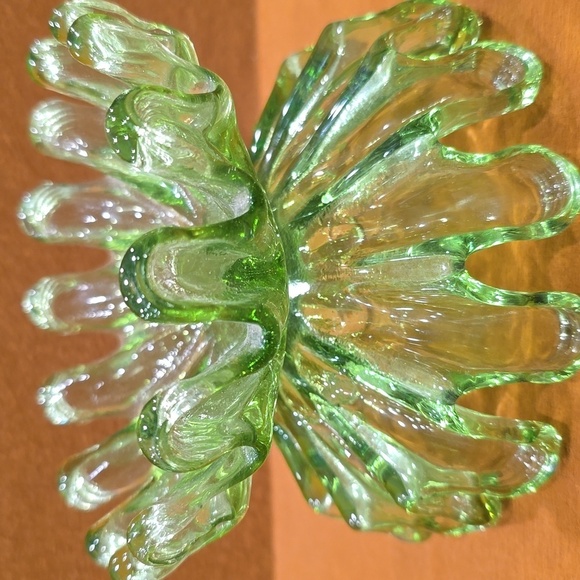 Vintage Green Art Glass Stack Nesting Bowls Fluted Edge Set of 2 - Picture 2 of 9